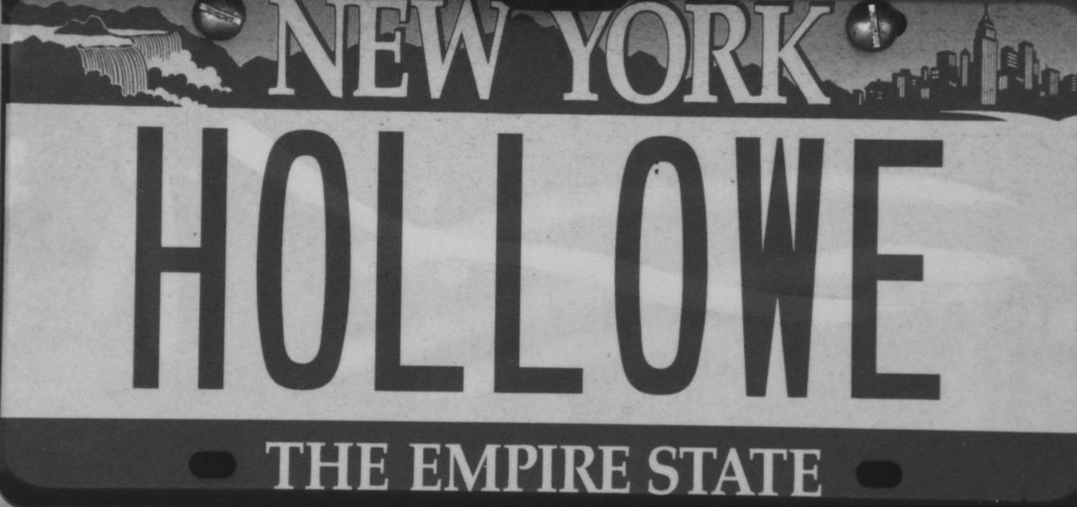 hollowe license plate