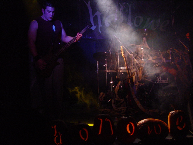 hollowe at Club Amnesia (Rock & Roll Preserve), October 31, 2002